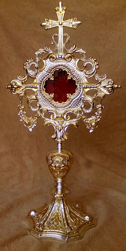 relikwiarz srebrzony, z elementami zoconymi